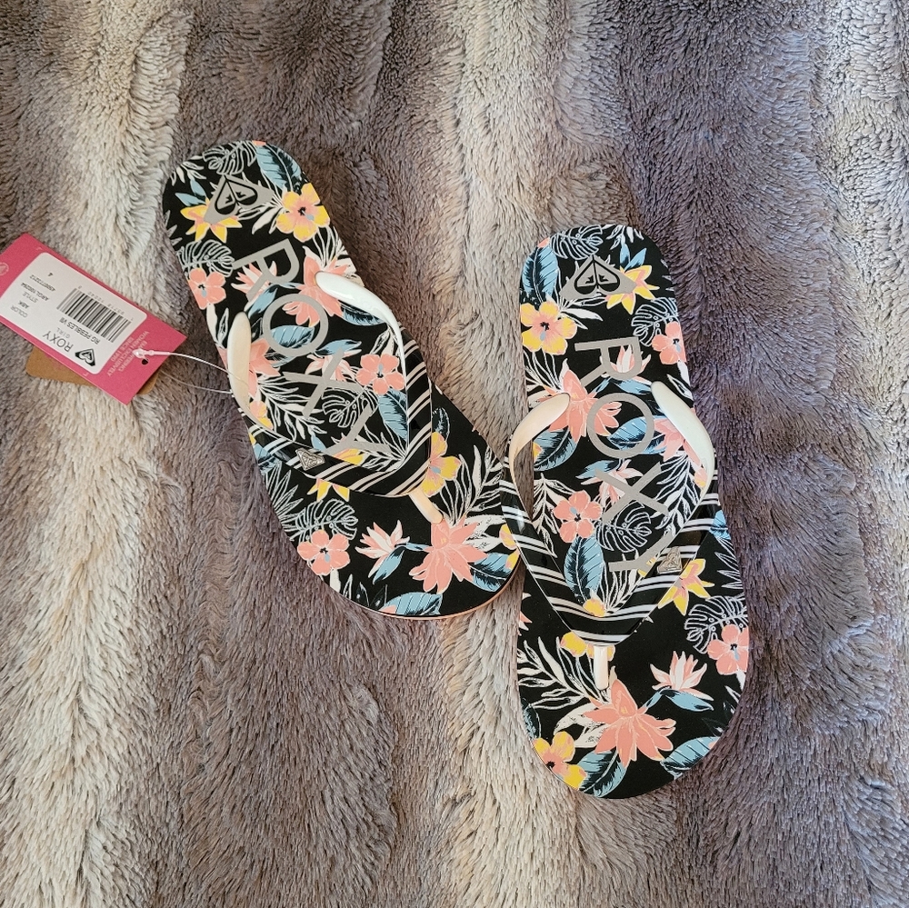 Roxy Flip Flops NWT size 4
